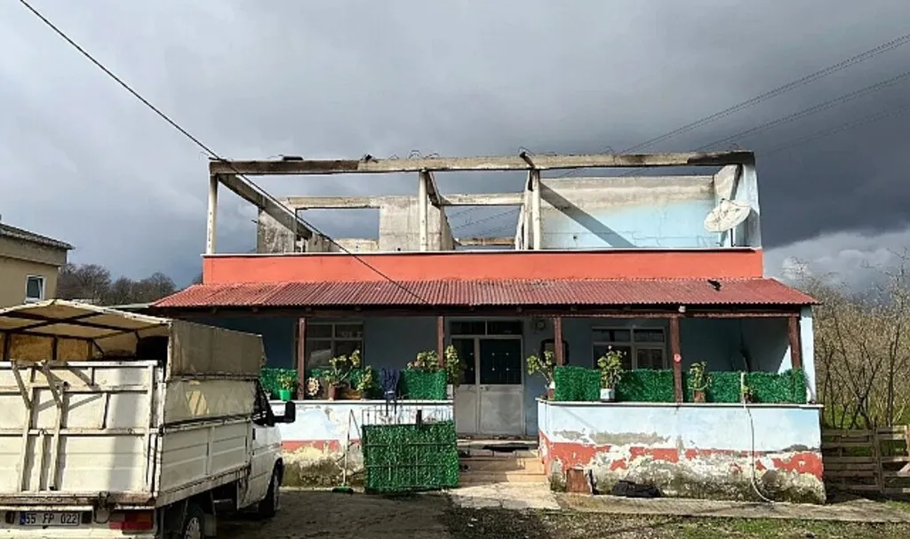 Tekkeköy'de Evleri Küle Döndü Başkan Hasan Togar El Uzattı