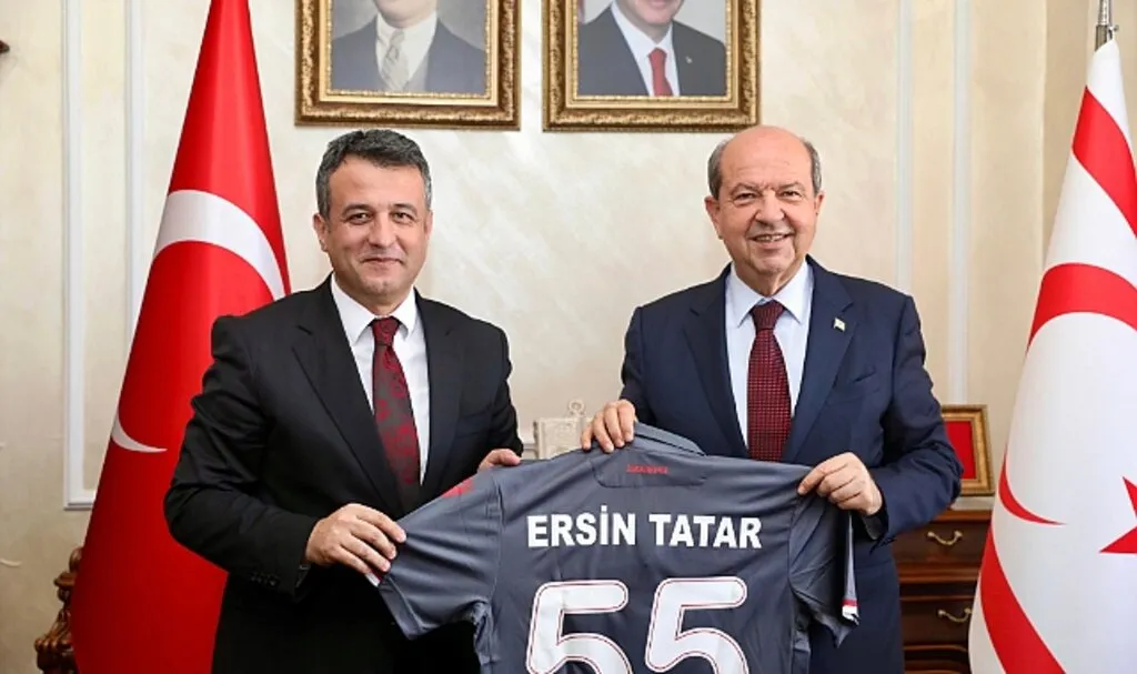 KKTC Cumhurbaşkanı'na Samsunspor Forması
