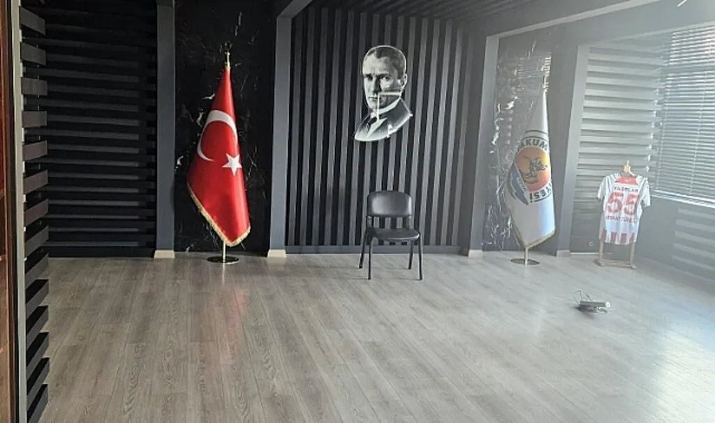 Atakum Belediyesi'ne Haciz İçin Gittiler Odayı Boş Buldular