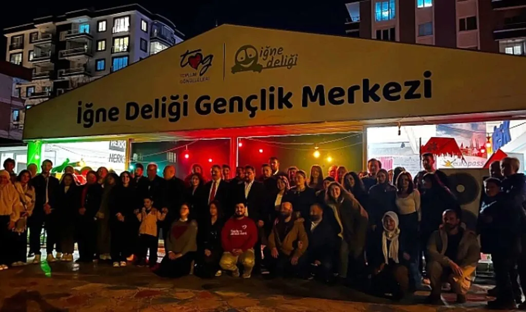 İğne Deliği'ne Buruk Veda