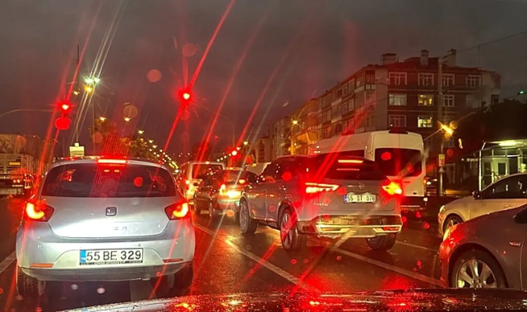Trafik Çöküyor Başkan Acele Edin!