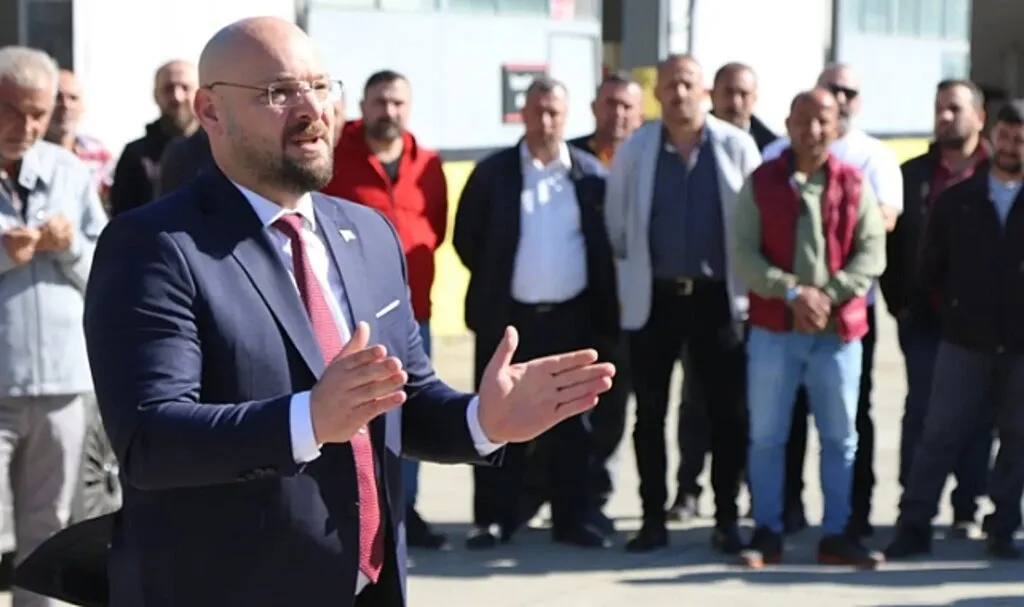 Atakum Belediyesi'nde İşçiler İş Bıraktı Sendika Rest Çekti