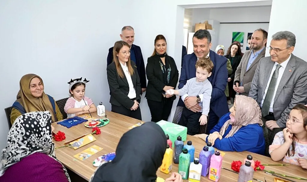 Yaşlılar Yaşam Merkezi Çocuk Sesleriyle Şenlendi